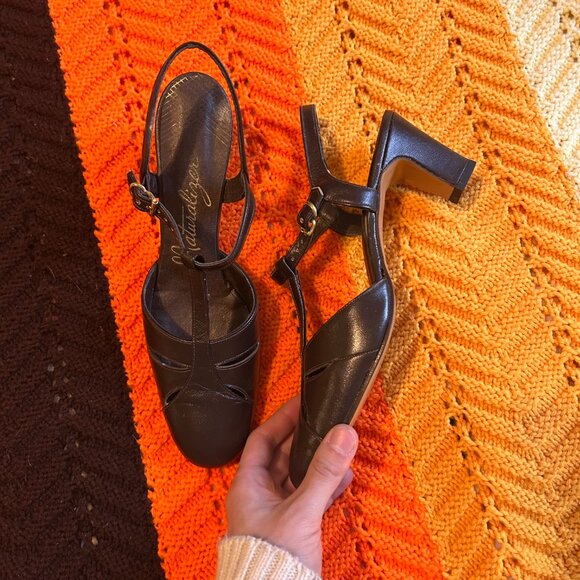 1970s Naturalizer Brown Leather T-bar Roman Mary Jane sandal heels- made in Cana - Picture 10 of 11
